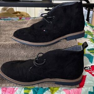Bin 9-5.     Suede Tommy Hilfiger Black Chukka Boots